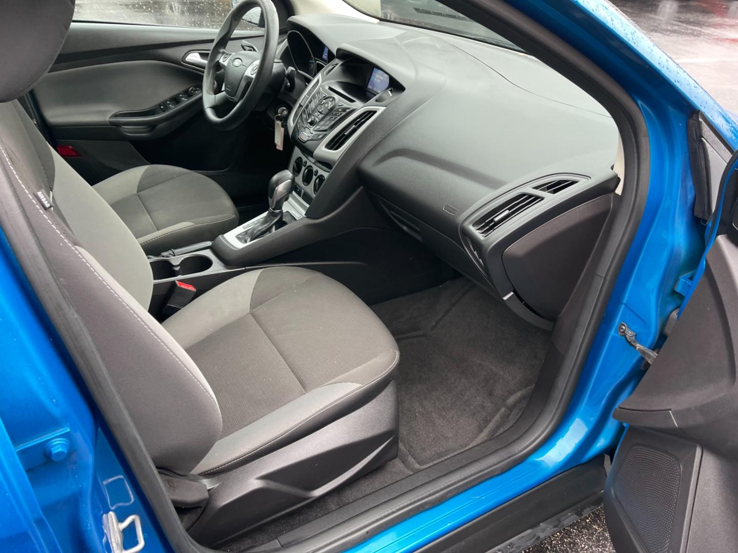 2014 Blue /Black Ford Focus SE Sedan (1FADP3F2XEL) with an 2.0L I4 DOHC 16V FFV engine, 6-Speed Automatic transmission, located at 547 E. Main St., Orwell, OH, 44076, (440) 437-5893, 41.535435, -80.847855 - Photo#38